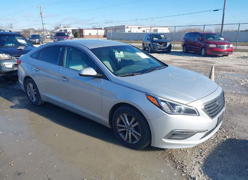 2015 Hyundai Sonata SE (VIN 5NPE24AFXFH003414) main photo