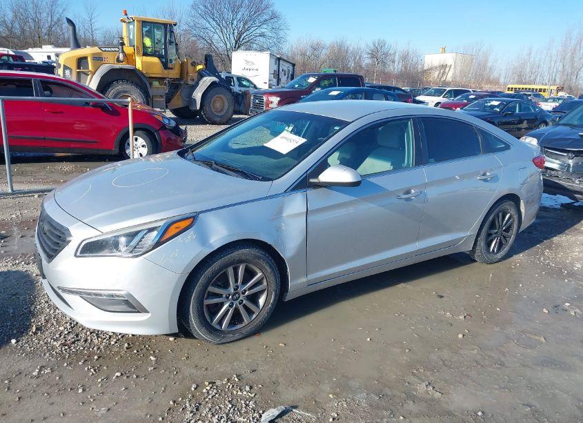 Photo 2 of 2015 Hyundai Sonata SE (VIN 5NPE24AFXFH003414)