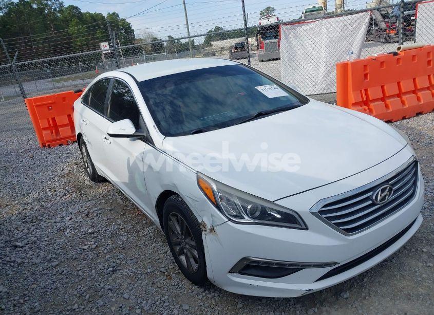 2015 Hyundai Sonata SE (VIN 5NPE24AFXFH026126) main photo