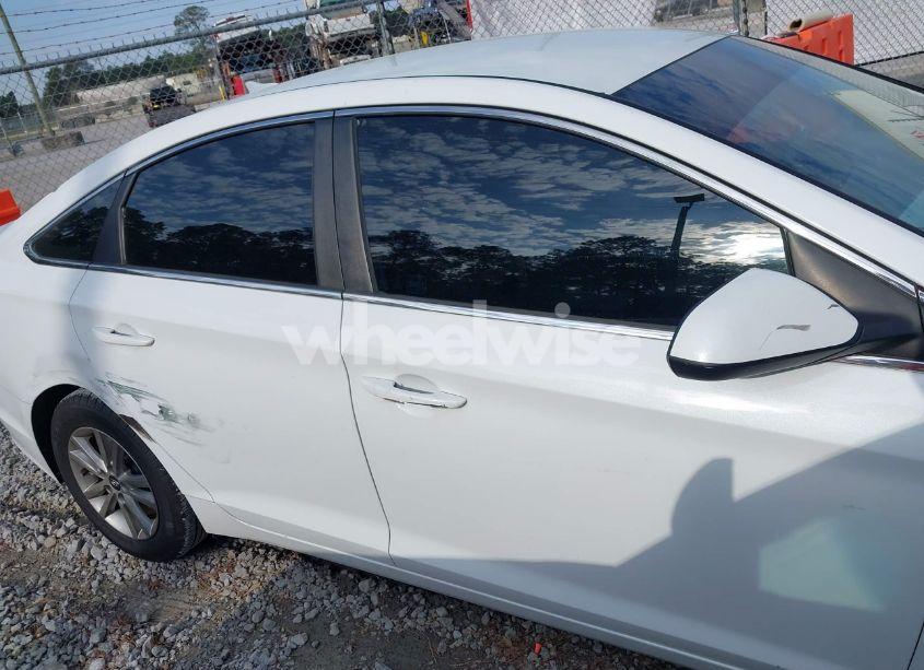 Photo 13 of 2015 Hyundai Sonata SE (VIN 5NPE24AFXFH026126)