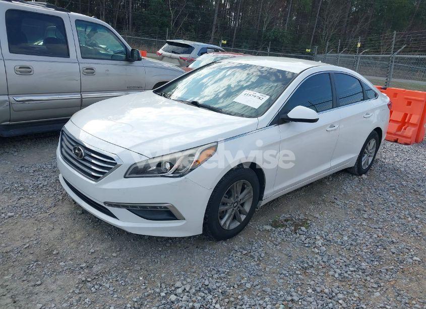 Photo 2 of 2015 Hyundai Sonata SE (VIN 5NPE24AFXFH026126)