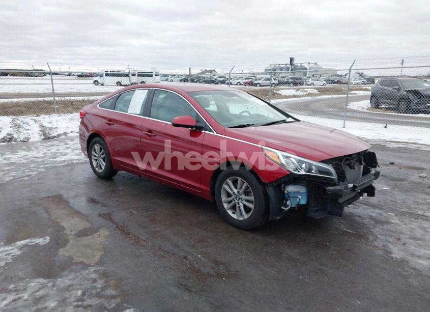 2015 Hyundai Sonata SE (VIN 5NPE24AFXFH055576) main photo