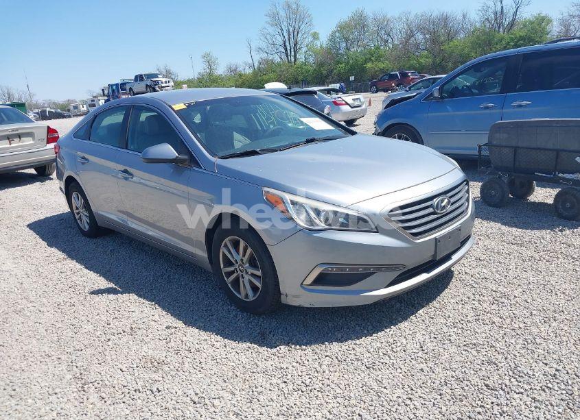 2015 Hyundai Sonata SE (VIN 5NPE24AFXFH068876) main photo