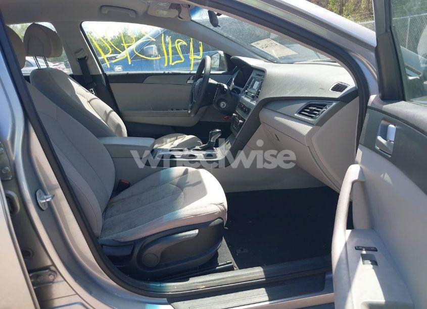 Photo 5 of 2015 Hyundai Sonata SE (VIN 5NPE24AFXFH068876)