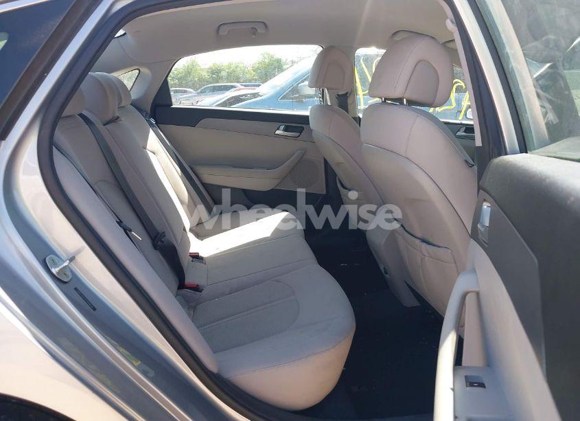 Photo 8 of 2015 Hyundai Sonata SE (VIN 5NPE24AFXFH068876)