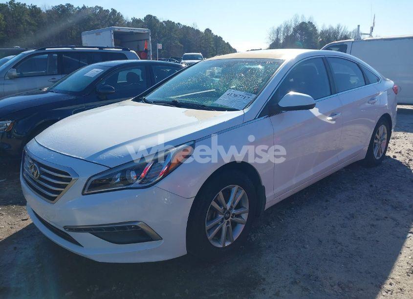 Photo 2 of 2015 Hyundai Sonata SE (VIN 5NPE24AFXFH075973)