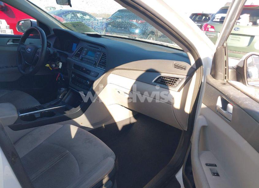 Photo 5 of 2015 Hyundai Sonata SE (VIN 5NPE24AFXFH075973)