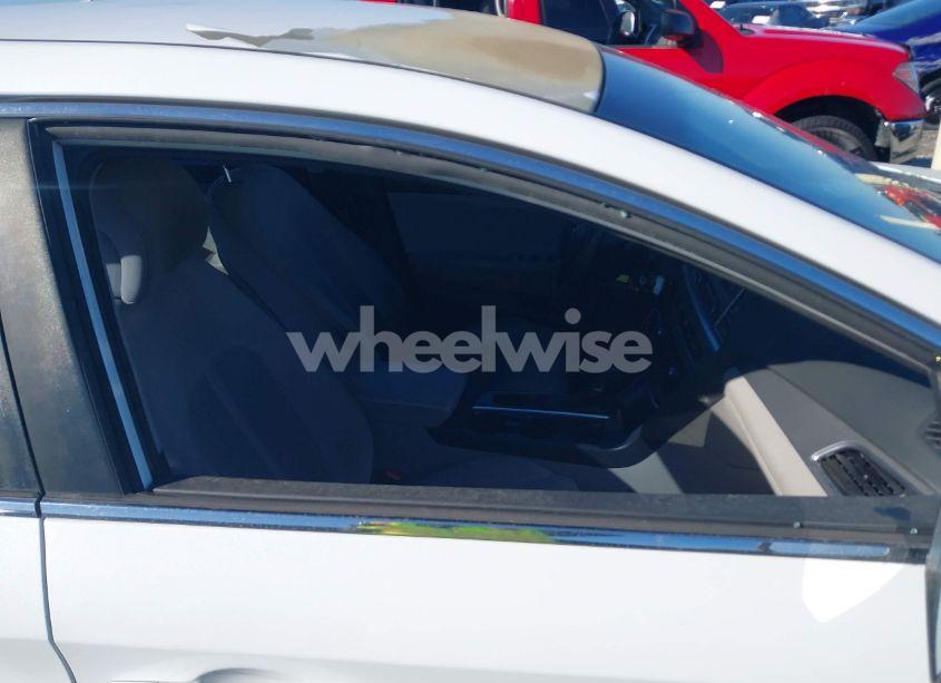 Photo 6 of 2015 Hyundai Sonata SE (VIN 5NPE24AFXFH075973)