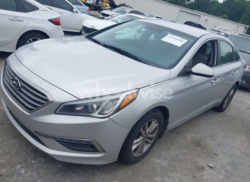 Photo 2 of 2015 Hyundai Sonata SE (VIN 5NPE24AFXFH079554)