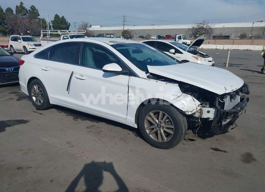 2015 Hyundai Sonata SE (VIN 5NPE24AFXFH083023) main photo