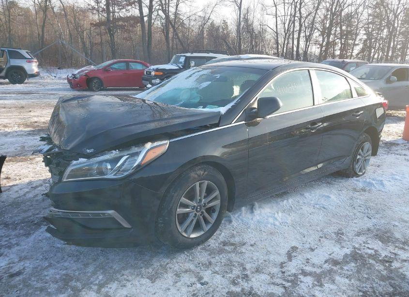 Photo 2 of 2015 Hyundai Sonata SE (VIN 5NPE24AFXFH104467)