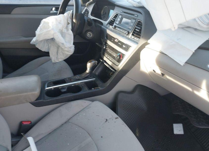 Photo 5 of 2015 Hyundai Sonata SE (VIN 5NPE24AFXFH104467)