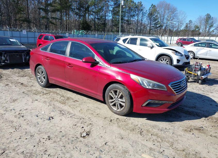 2015 Hyundai Sonata SE (VIN 5NPE24AFXFH105568) main photo