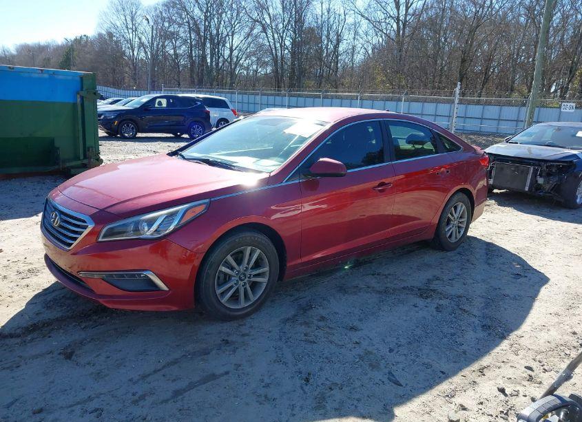 Photo 2 of 2015 Hyundai Sonata SE (VIN 5NPE24AFXFH105568)