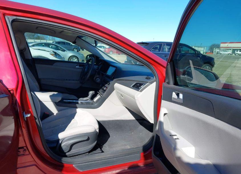 Photo 5 of 2015 Hyundai Sonata SE (VIN 5NPE24AFXFH105568)