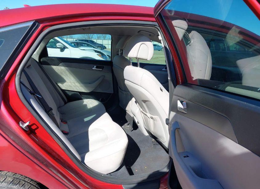 Photo 8 of 2015 Hyundai Sonata SE (VIN 5NPE24AFXFH105568)