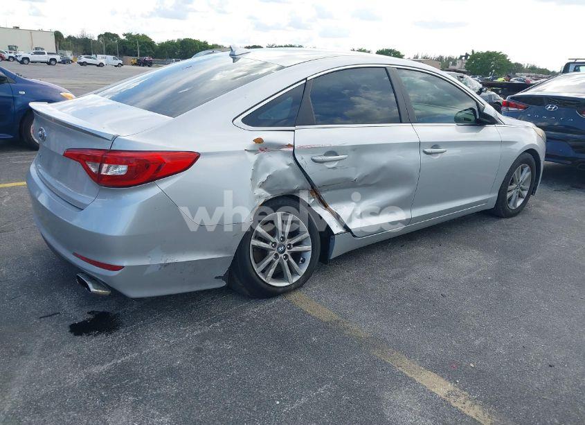 Photo 4 of 2015 Hyundai Sonata SE (VIN 5NPE24AFXFH107806)