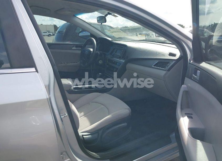 Photo 5 of 2015 Hyundai Sonata SE (VIN 5NPE24AFXFH107806)