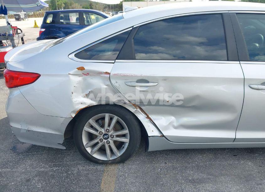 Photo 6 of 2015 Hyundai Sonata SE (VIN 5NPE24AFXFH107806)