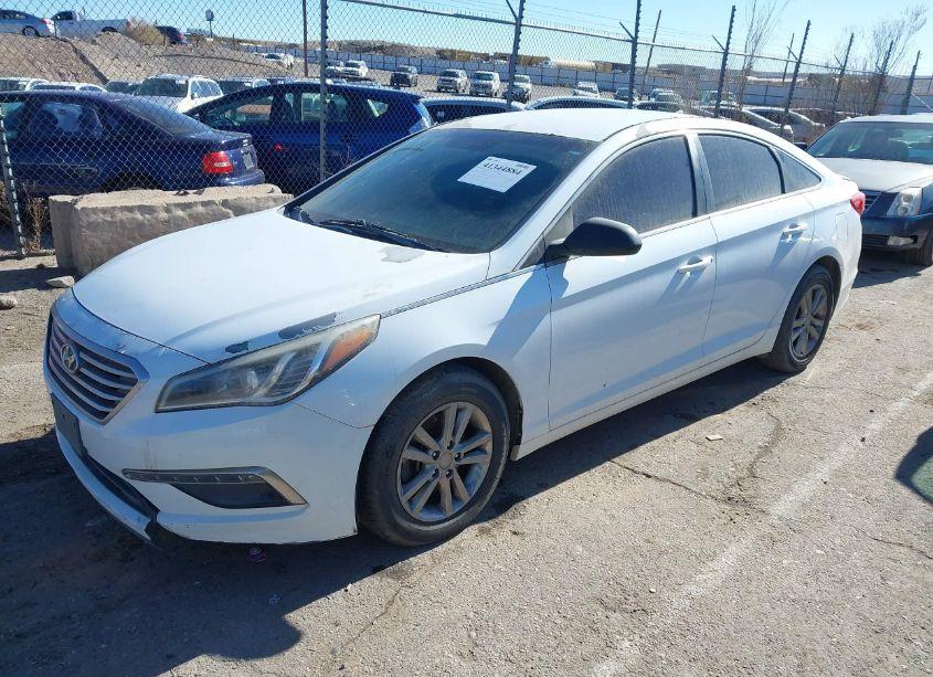 Photo 2 of 2015 Hyundai Sonata SE (VIN 5NPE24AFXFH137355)