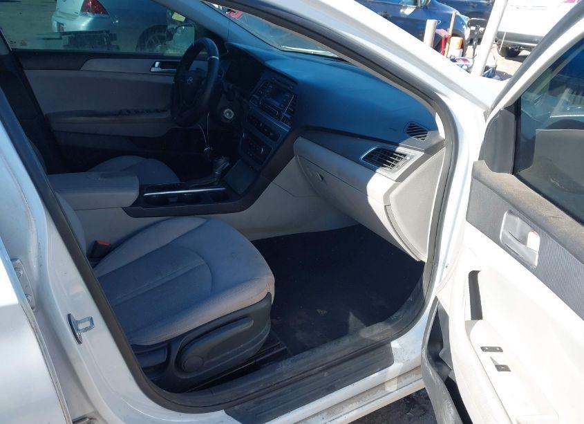 Photo 5 of 2015 Hyundai Sonata SE (VIN 5NPE24AFXFH137355)