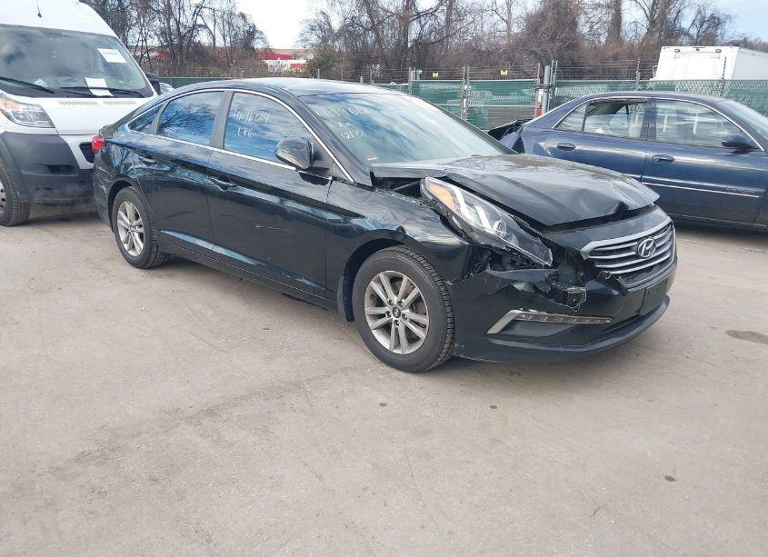 2015 Hyundai Sonata SE (VIN 5NPE24AFXFH148615) main photo