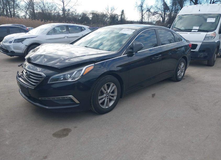Photo 2 of 2015 Hyundai Sonata SE (VIN 5NPE24AFXFH148615)