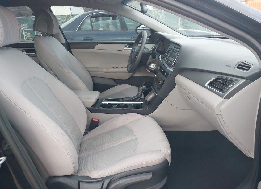 Photo 5 of 2015 Hyundai Sonata SE (VIN 5NPE24AFXFH148615)