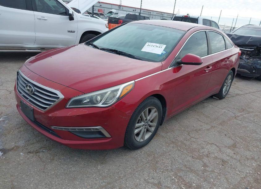 Photo 2 of 2015 Hyundai Sonata SE (VIN 5NPE24AFXFH151675)