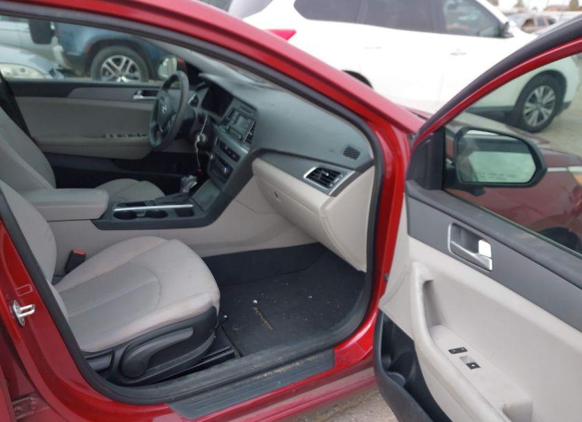 Photo 5 of 2015 Hyundai Sonata SE (VIN 5NPE24AFXFH151675)