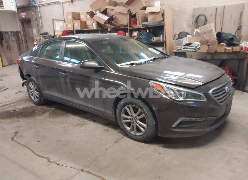 2015 Hyundai Sonata SE (VIN 5NPE24AFXFH164202) main photo