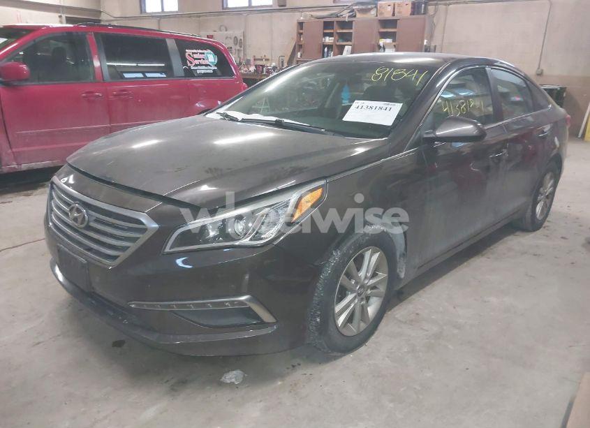 Photo 2 of 2015 Hyundai Sonata SE (VIN 5NPE24AFXFH164202)