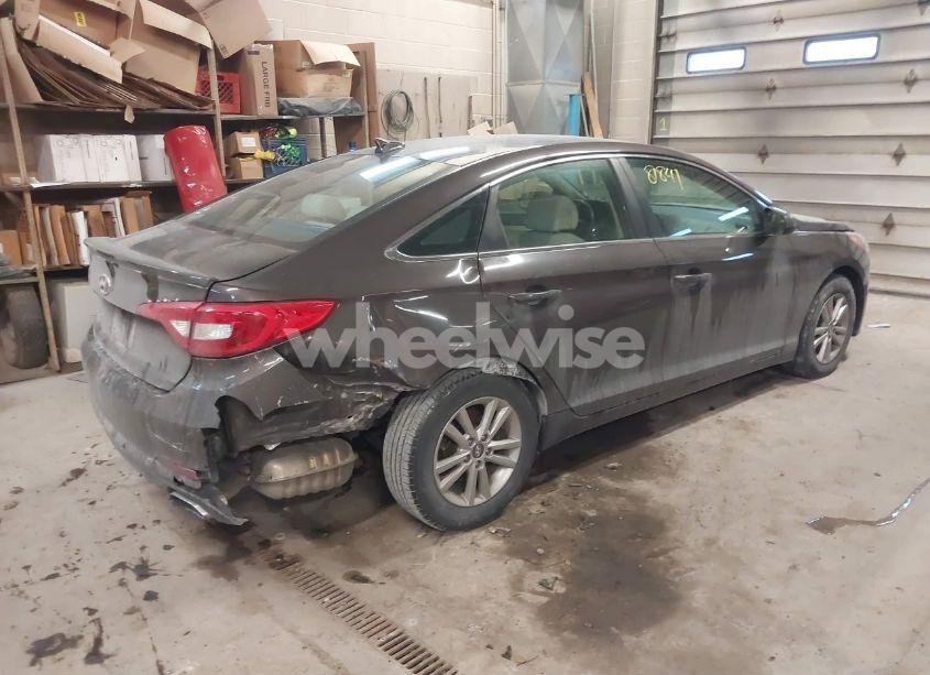 Photo 4 of 2015 Hyundai Sonata SE (VIN 5NPE24AFXFH164202)
