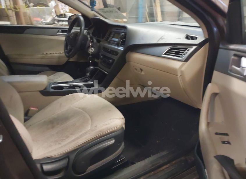 Photo 5 of 2015 Hyundai Sonata SE (VIN 5NPE24AFXFH164202)