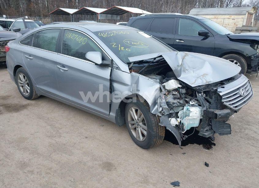 2015 Hyundai Sonata SE (VIN 5NPE24AFXFH179251) main photo