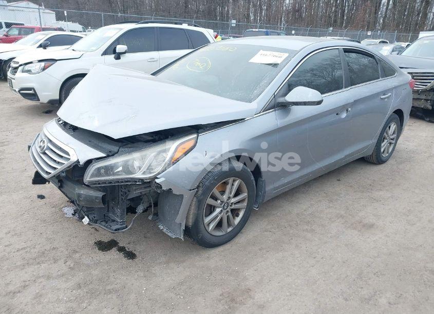 Photo 2 of 2015 Hyundai Sonata SE (VIN 5NPE24AFXFH179251)