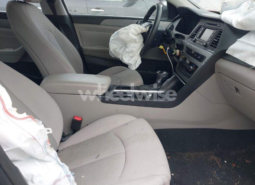 Photo 5 of 2015 Hyundai Sonata SE (VIN 5NPE24AFXFH179251)