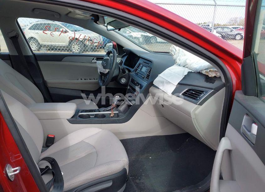 Photo 5 of 2015 Hyundai Sonata SE (VIN 5NPE24AFXFH189519)