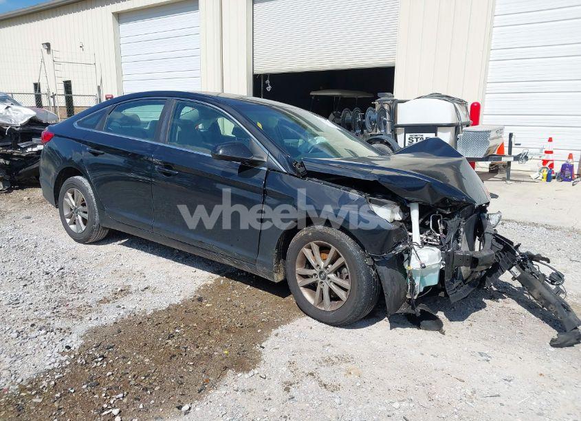 2015 Hyundai Sonata SE (VIN 5NPE24AFXFH211406) main photo