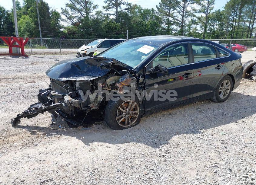 Photo 2 of 2015 Hyundai Sonata SE (VIN 5NPE24AFXFH211406)