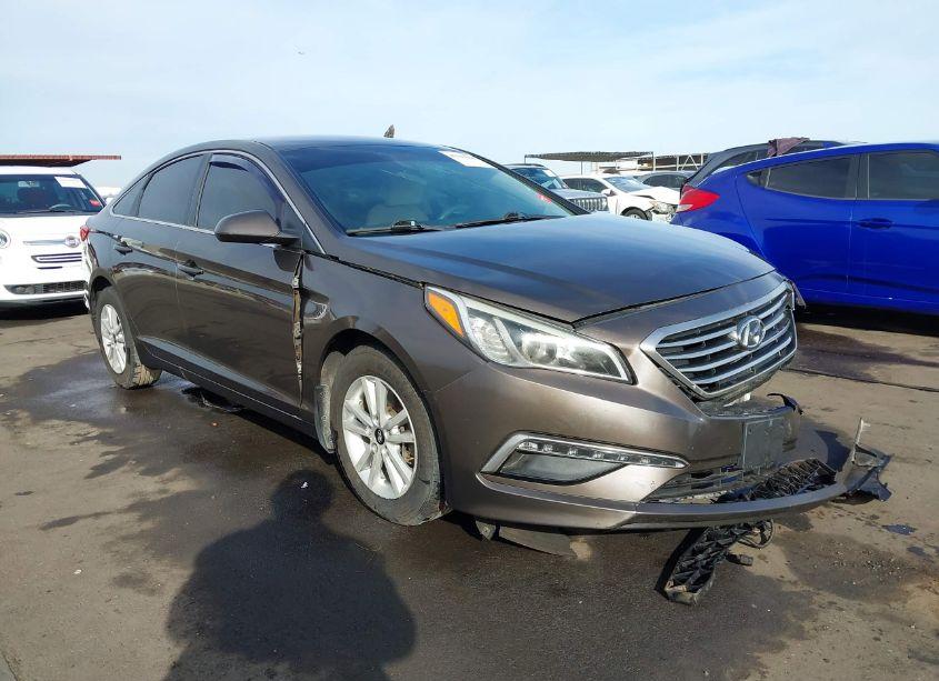 2015 Hyundai Sonata SE (VIN 5NPE24AFXFH220588) main photo