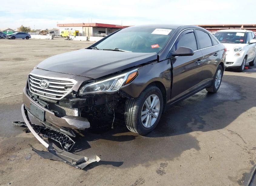 Photo 2 of 2015 Hyundai Sonata SE (VIN 5NPE24AFXFH220588)