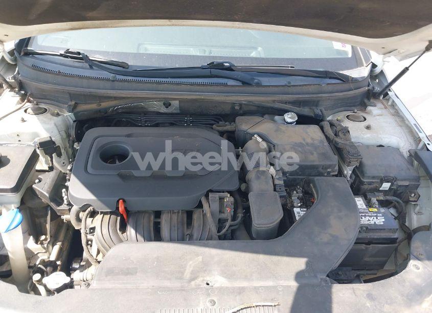 Photo 10 of 2015 Hyundai Sonata SE (VIN 5NPE24AFXFH223684)