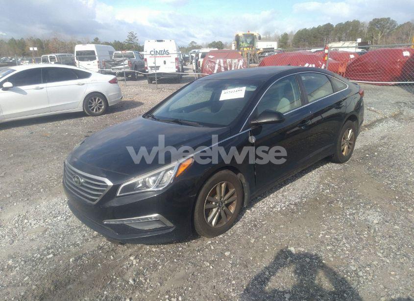 Photo 2 of 2015 Hyundai Sonata SE (VIN 5NPE24AFXFH241103)