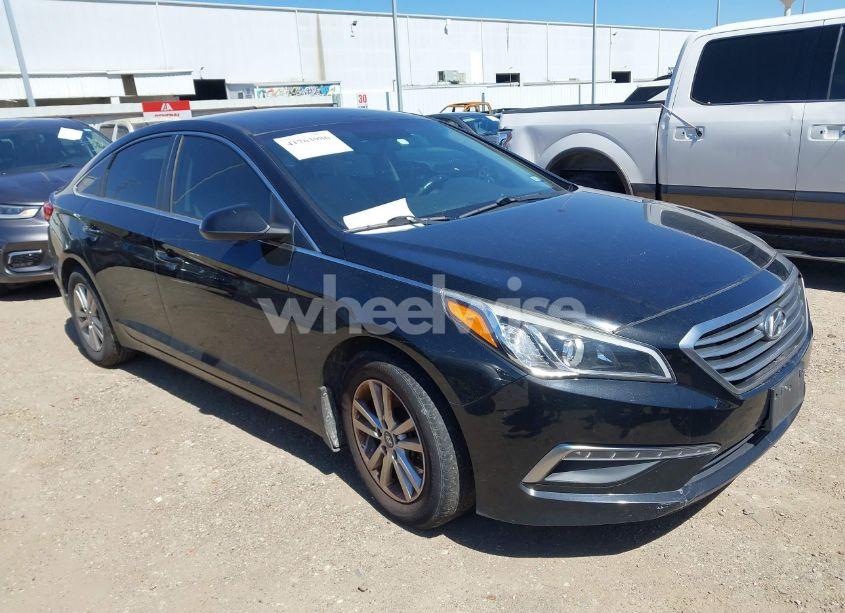 2015 Hyundai Sonata SE (VIN 5NPE24AFXFH241392) main photo
