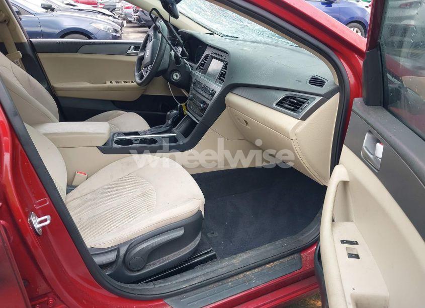 Photo 5 of 2016 Hyundai Sonata SE (VIN 5NPE24AFXGH262518)