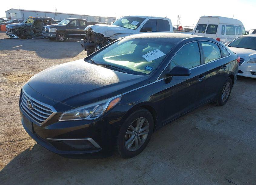 Photo 2 of 2016 Hyundai Sonata SE (VIN 5NPE24AFXGH280503)