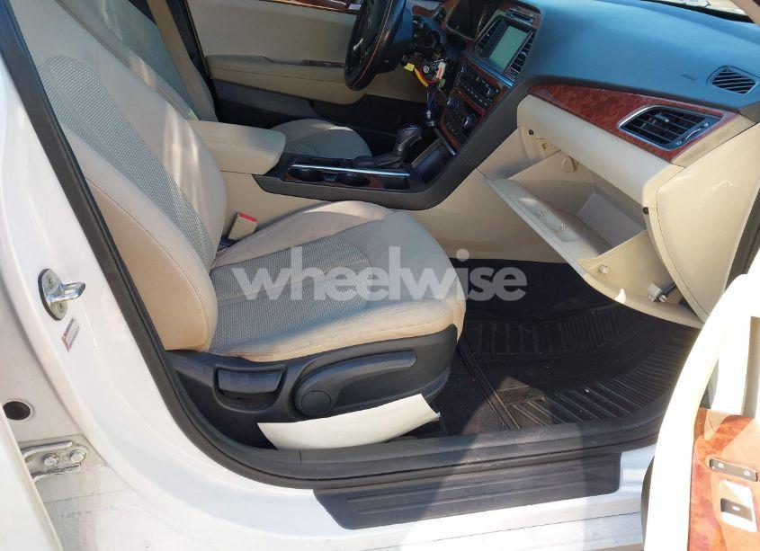 Photo 5 of 2016 Hyundai Sonata SE (VIN 5NPE24AFXGH289427)