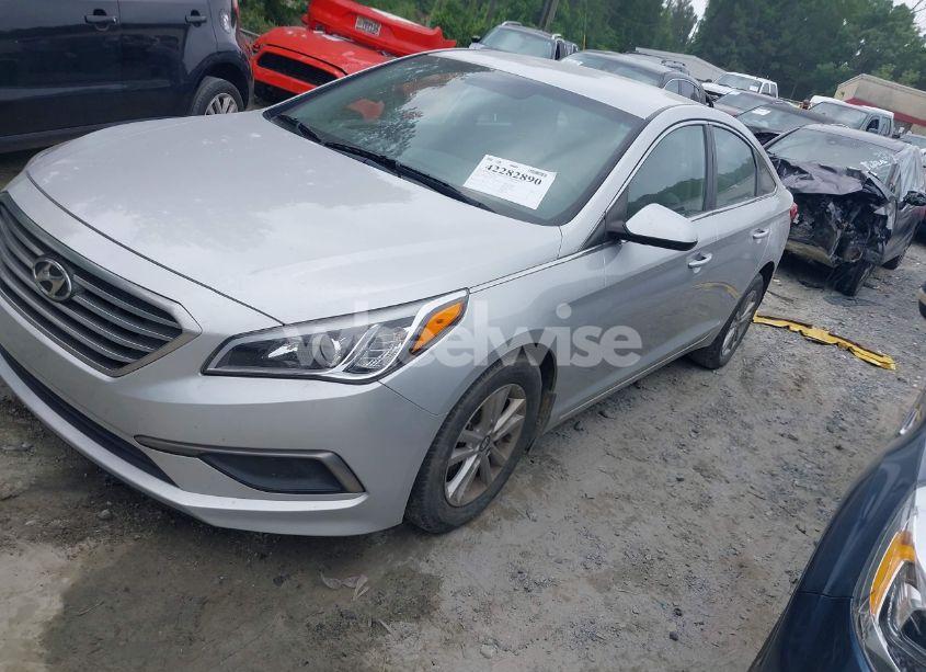 Photo 2 of 2016 Hyundai Sonata SE (VIN 5NPE24AFXGH305416)