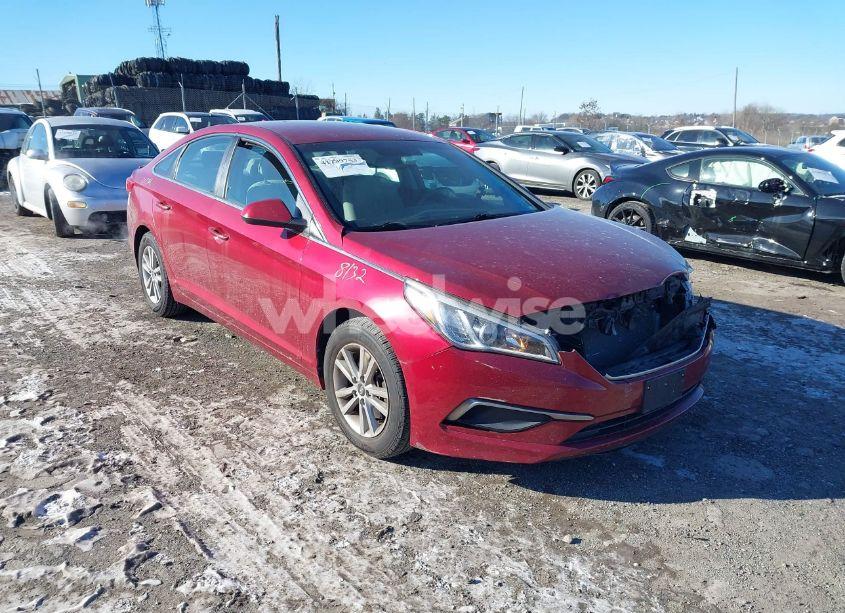 2016 Hyundai Sonata SE (VIN 5NPE24AFXGH323981) main photo